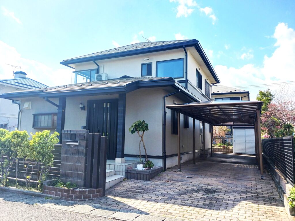 壁付けのキッチンからオープンキッチンへ。さらにリビングや水まわりをリノベーション。