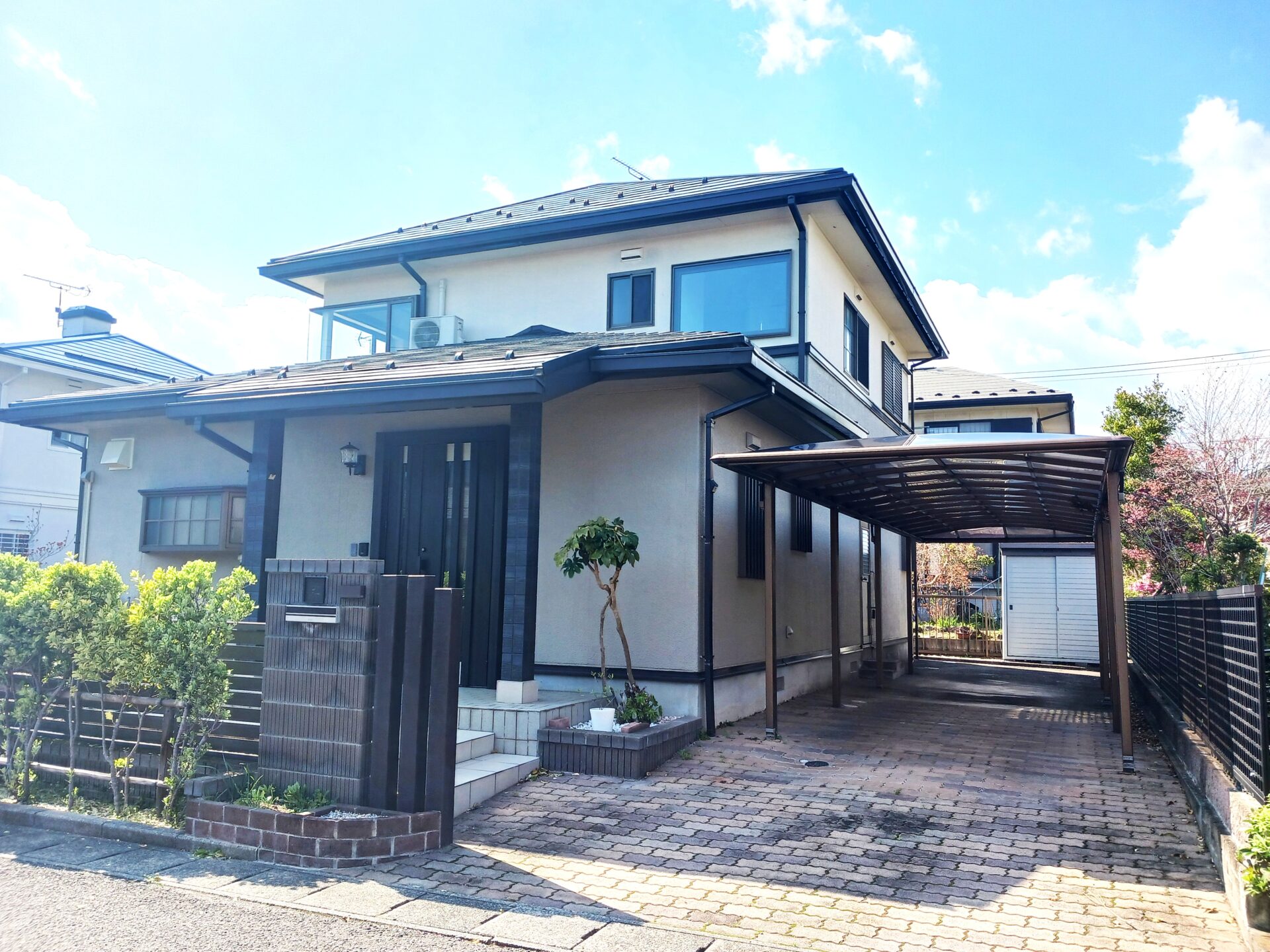 壁付けのキッチンからオープンキッチンへ。さらにリビングや水まわりをリノベーション。