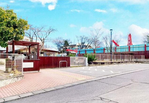 鏡石栄光幼稚園：194m